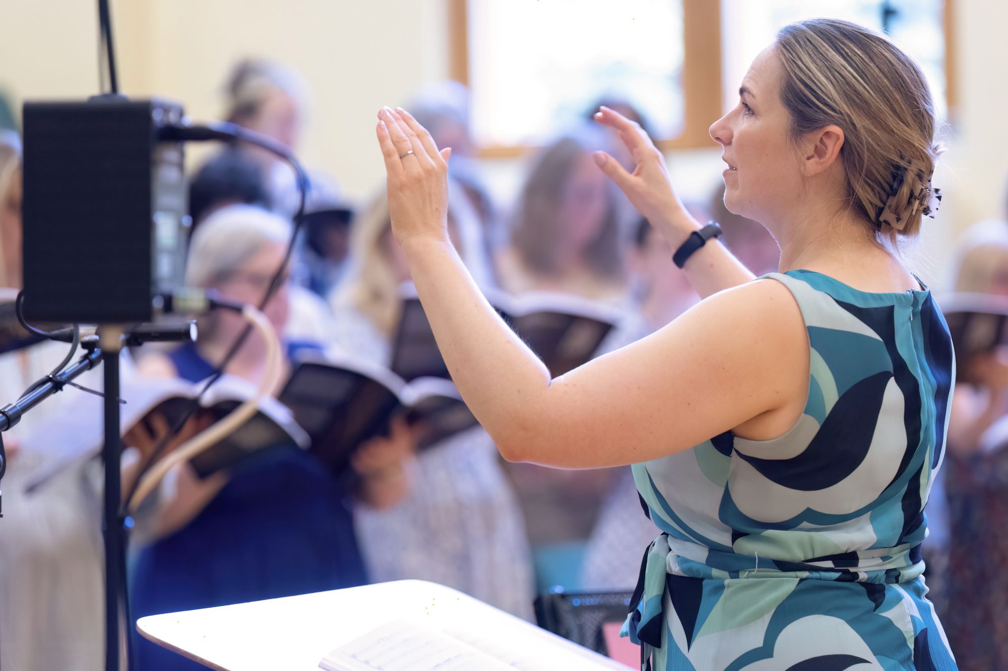 Joanna Tomlinson conducting a recording session